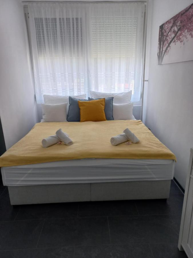 Krisztina Apartman Apartment Salgotarjan Exterior photo